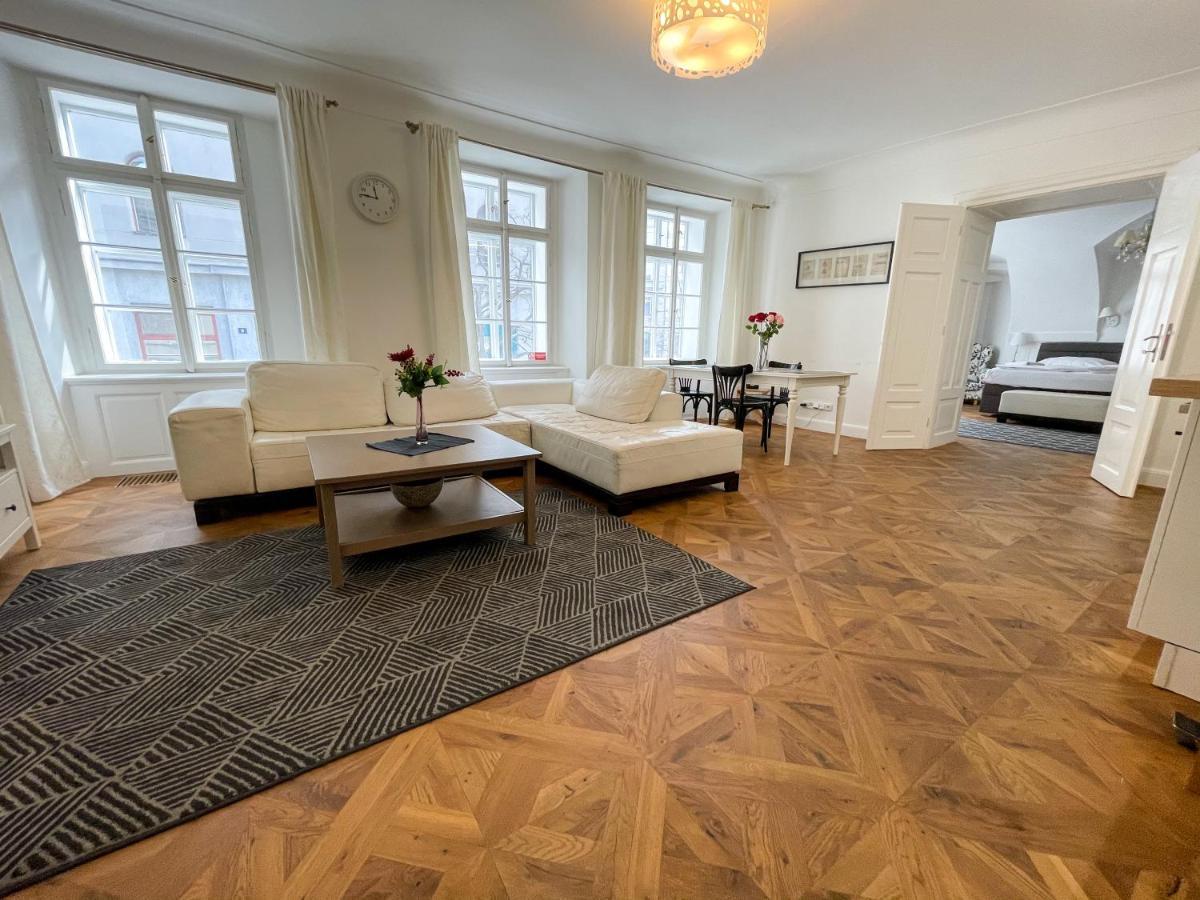 U Obecniho Dvora - Old Town Apartment Прага Екстериор снимка