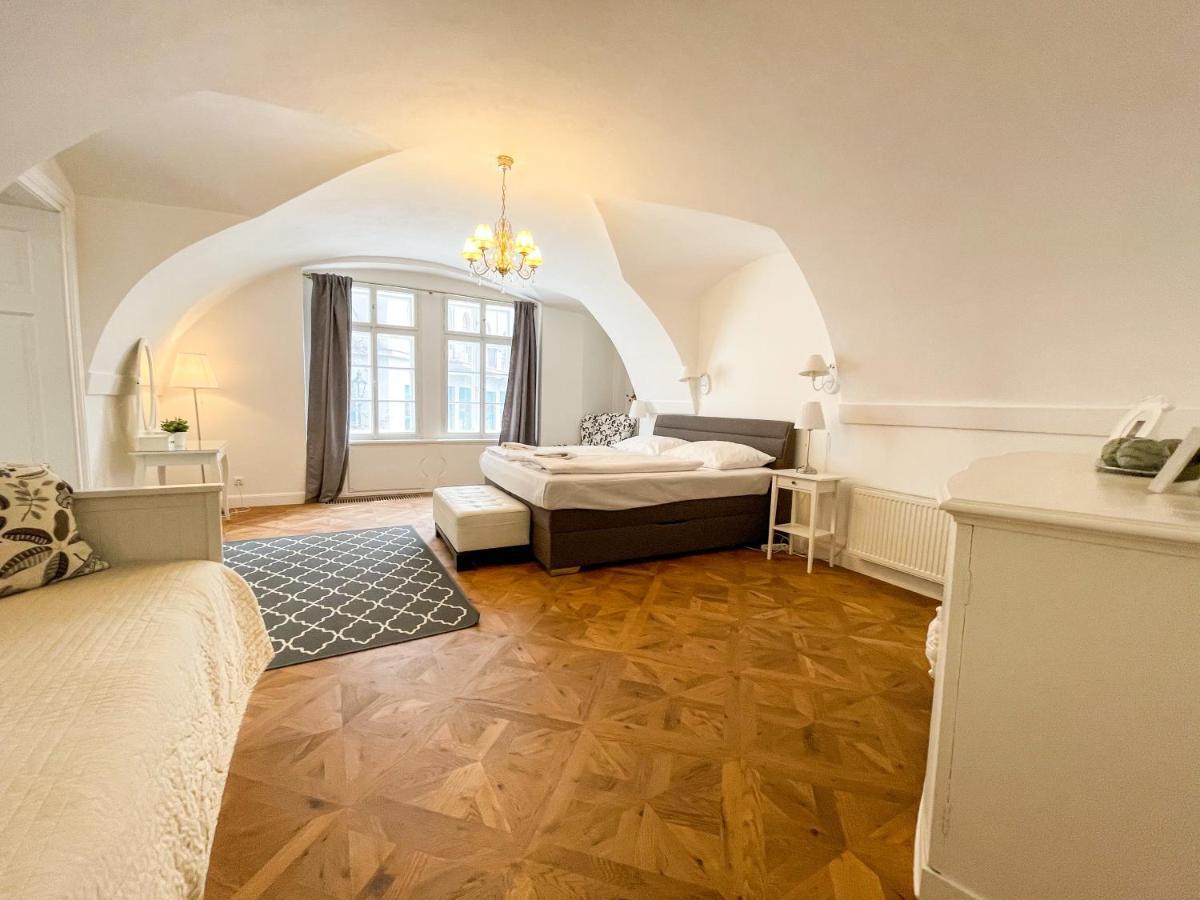 U Obecniho Dvora - Old Town Apartment Прага Екстериор снимка