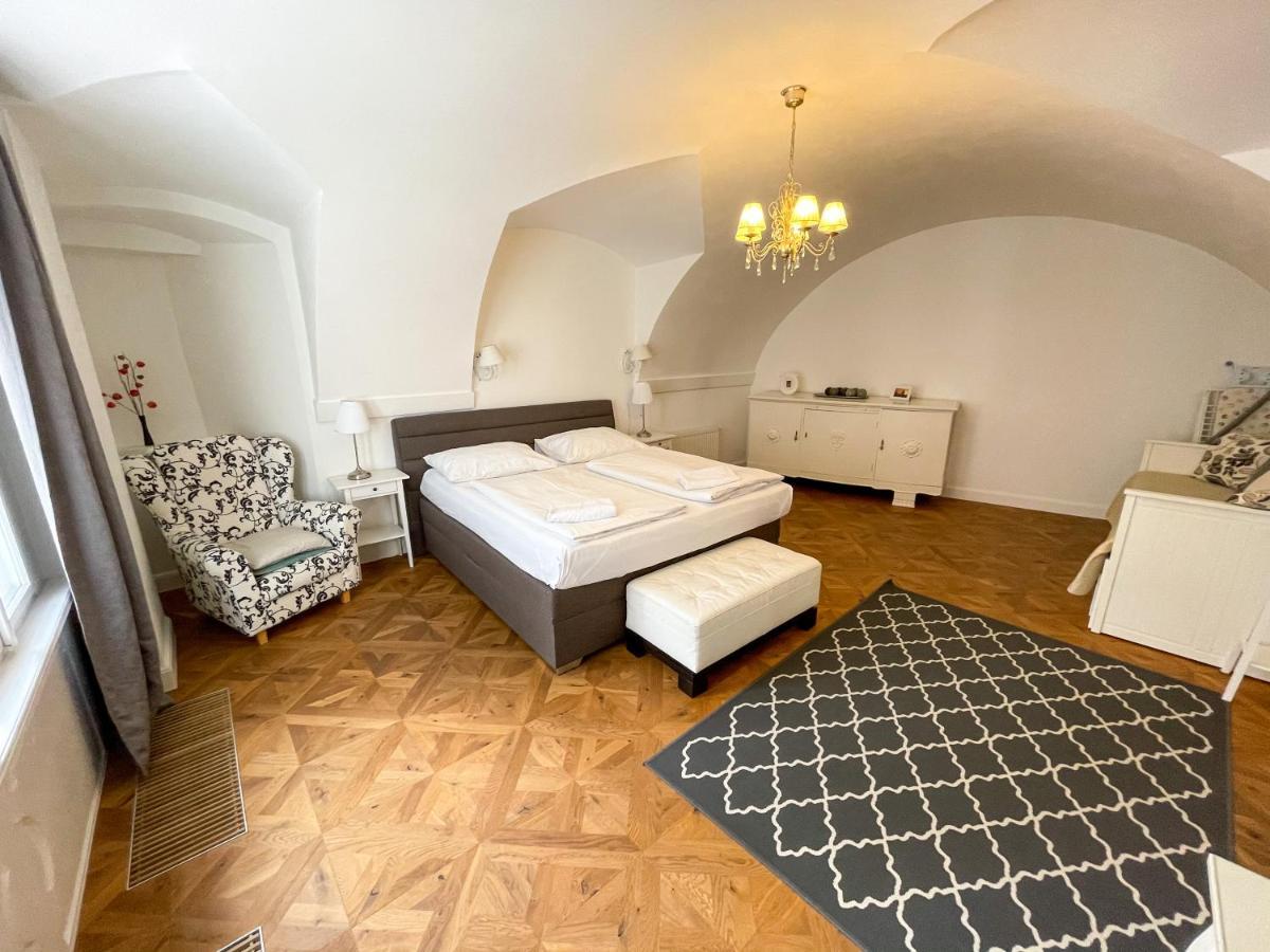 U Obecniho Dvora - Old Town Apartment Прага Екстериор снимка
