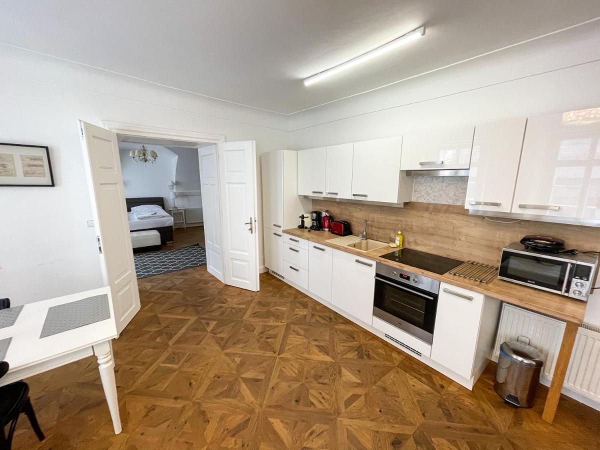 U Obecniho Dvora - Old Town Apartment Прага Екстериор снимка