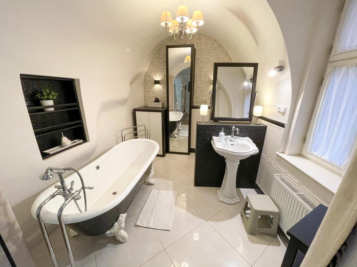 U Obecniho Dvora - Old Town Apartment Прага Екстериор снимка
