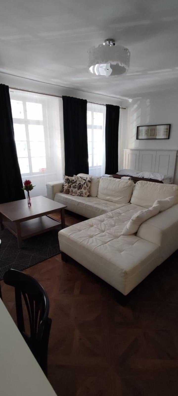 U Obecniho Dvora - Old Town Apartment Прага Екстериор снимка